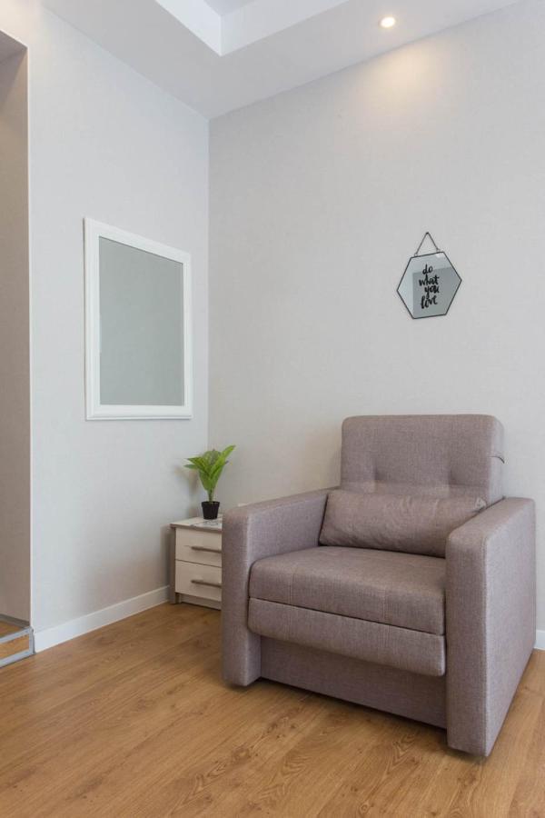 Modern Beside Metro Yaroslava Mudroho, Universytet - Chernyshevska Str 95-7 Apartment *