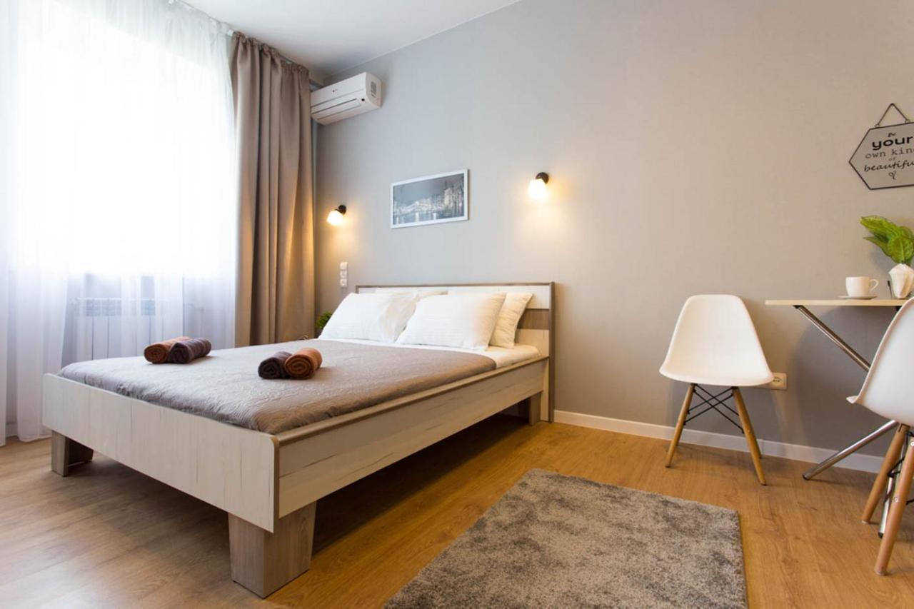 Modern Beside Metro Yaroslava Mudroho, Universytet - Chernyshevska Str 95-7