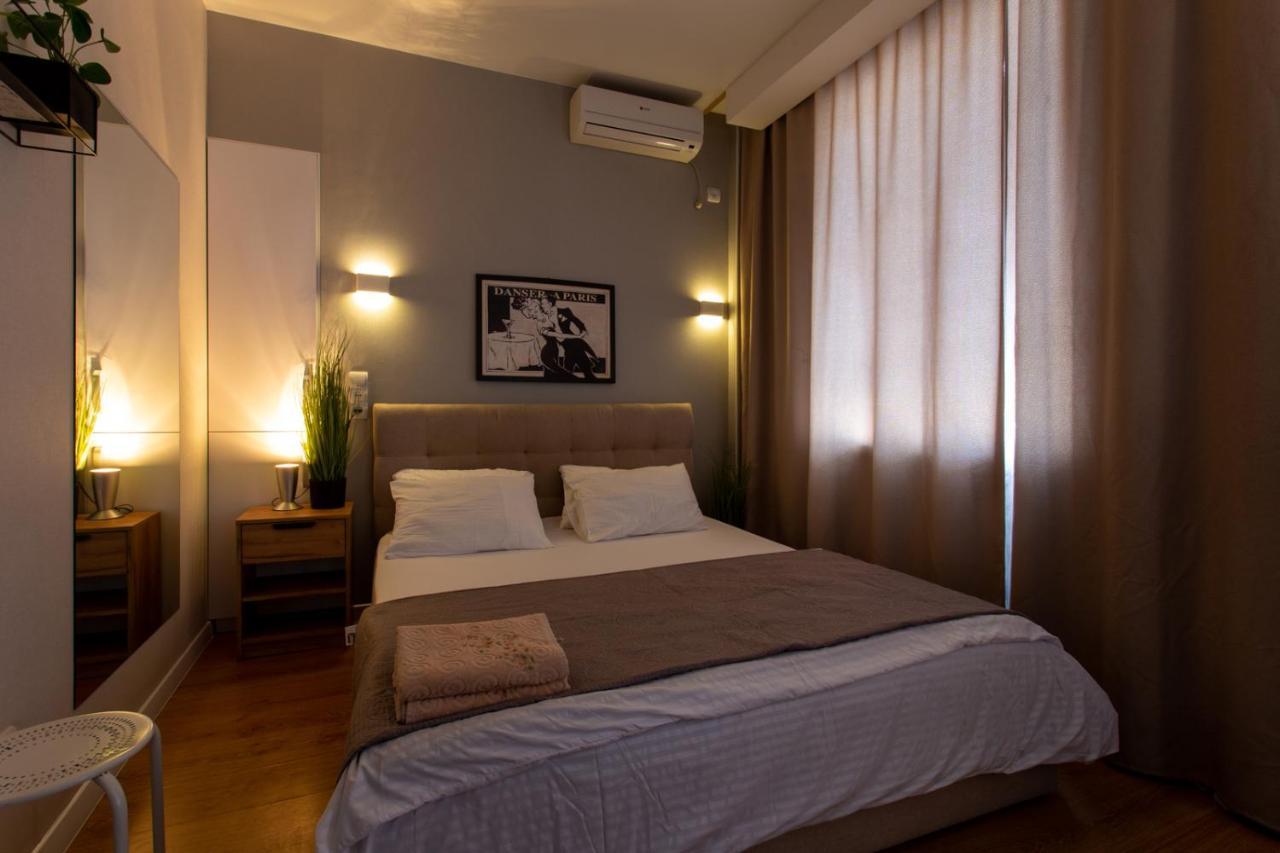 Modern Beside Metro Yaroslava Mudroho, Universytet - Chernyshevska Str 95-7